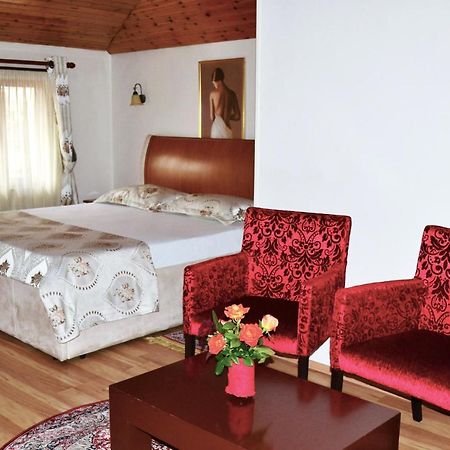 Hotel Villa Tafaj Tiranë Ngoại thất bức ảnh