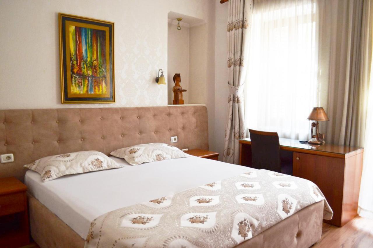 Hotel Villa Tafaj Tiranë Ngoại thất bức ảnh