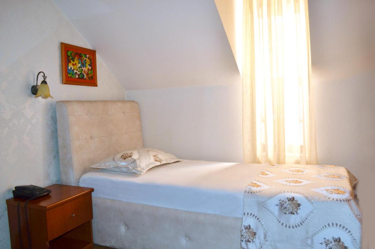 Hotel Villa Tafaj Tiranë Ngoại thất bức ảnh