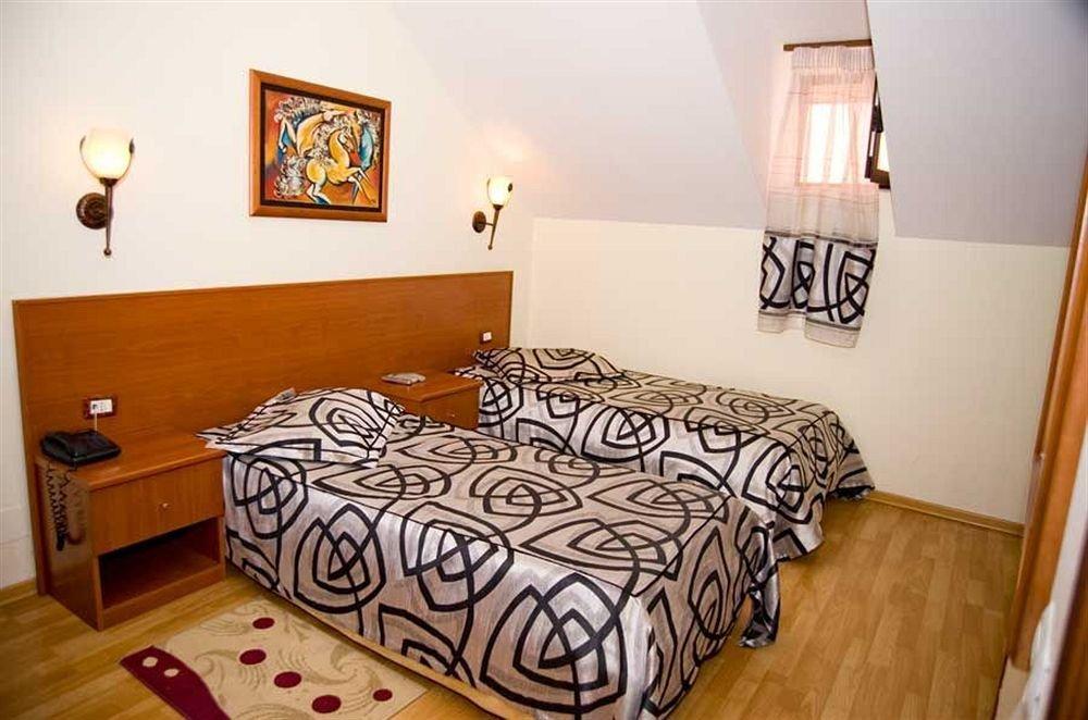 Hotel Villa Tafaj Tiranë Ngoại thất bức ảnh