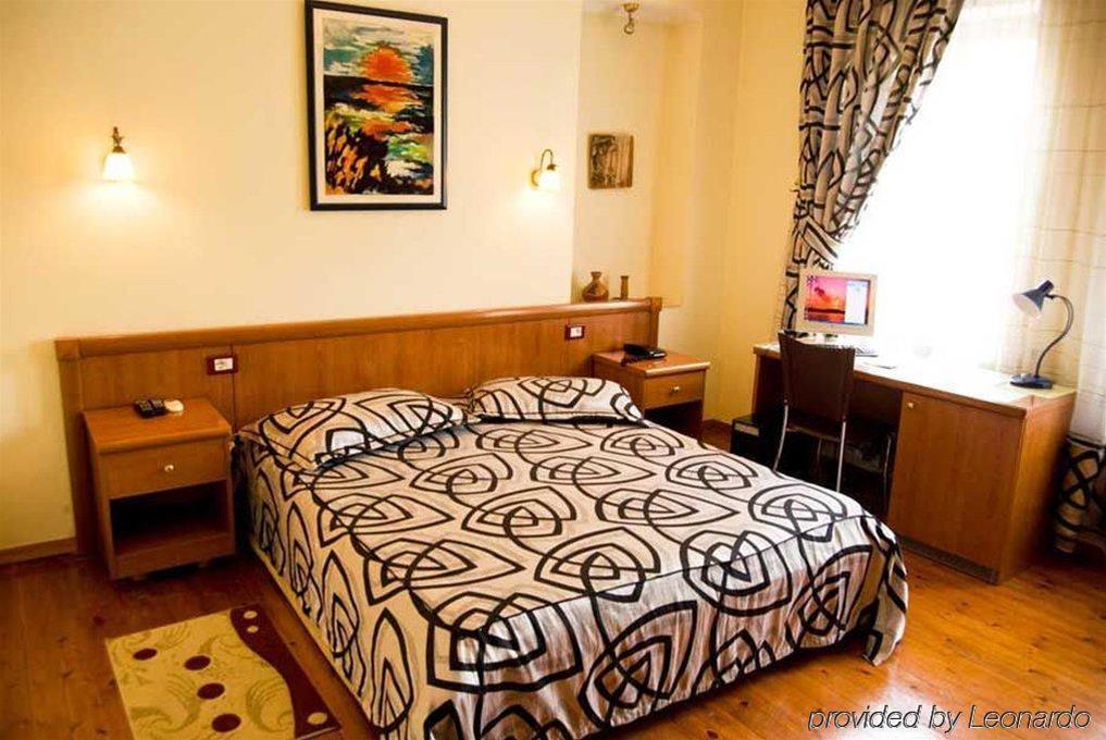 Hotel Villa Tafaj Tiranë Ngoại thất bức ảnh