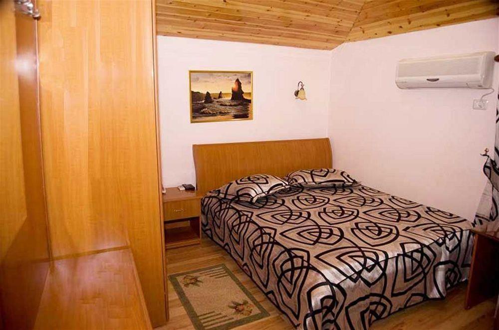 Hotel Villa Tafaj Tiranë Ngoại thất bức ảnh