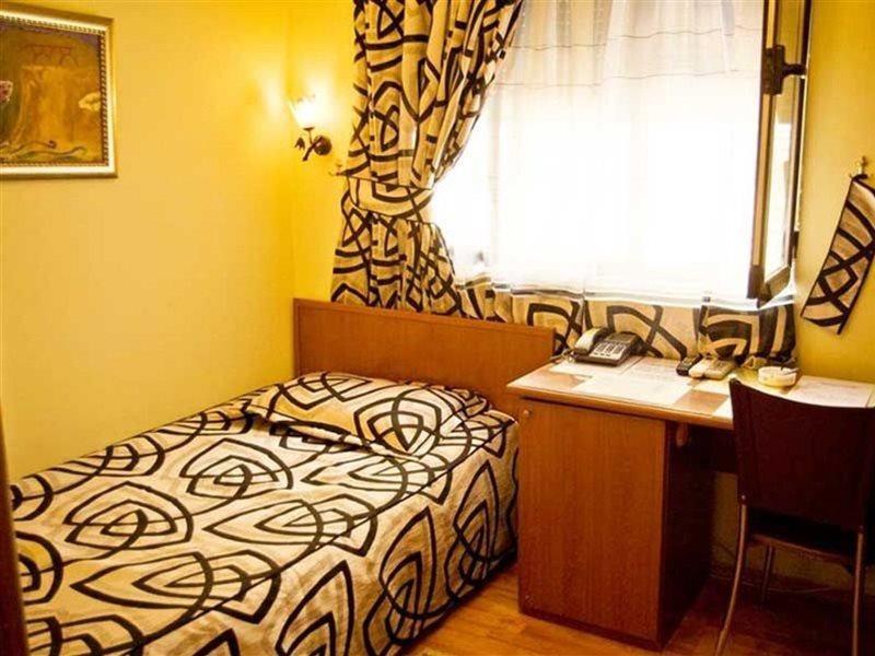 Hotel Villa Tafaj Tiranë Ngoại thất bức ảnh