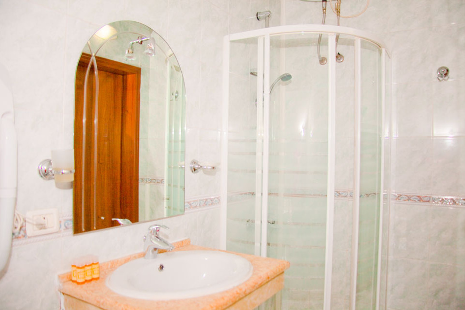 Hotel Villa Tafaj Tiranë Ngoại thất bức ảnh