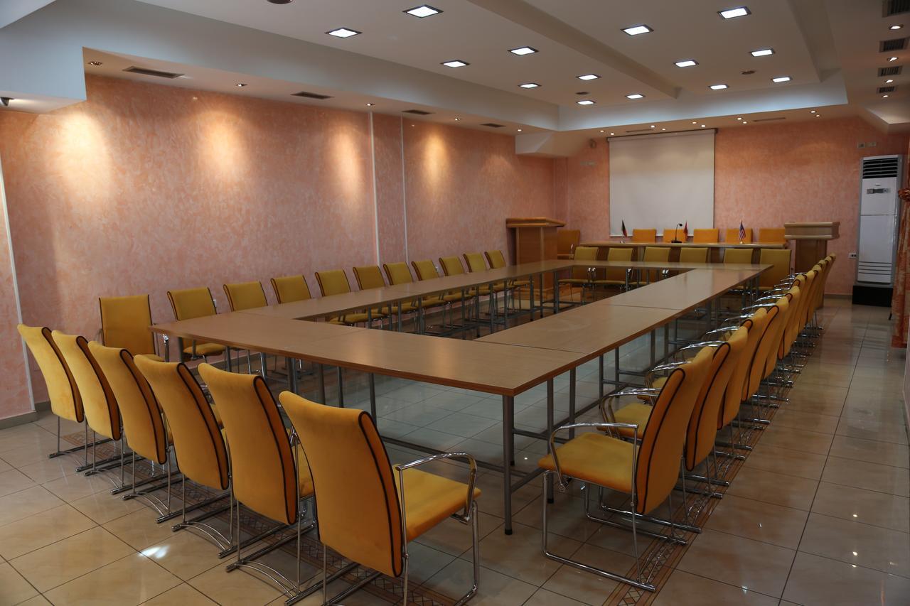 Hotel Villa Tafaj Tiranë Ngoại thất bức ảnh