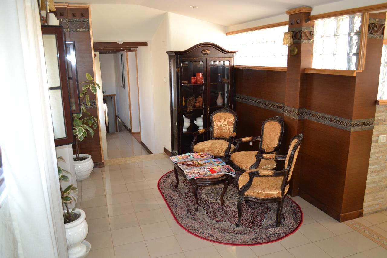 Hotel Villa Tafaj Tiranë Ngoại thất bức ảnh